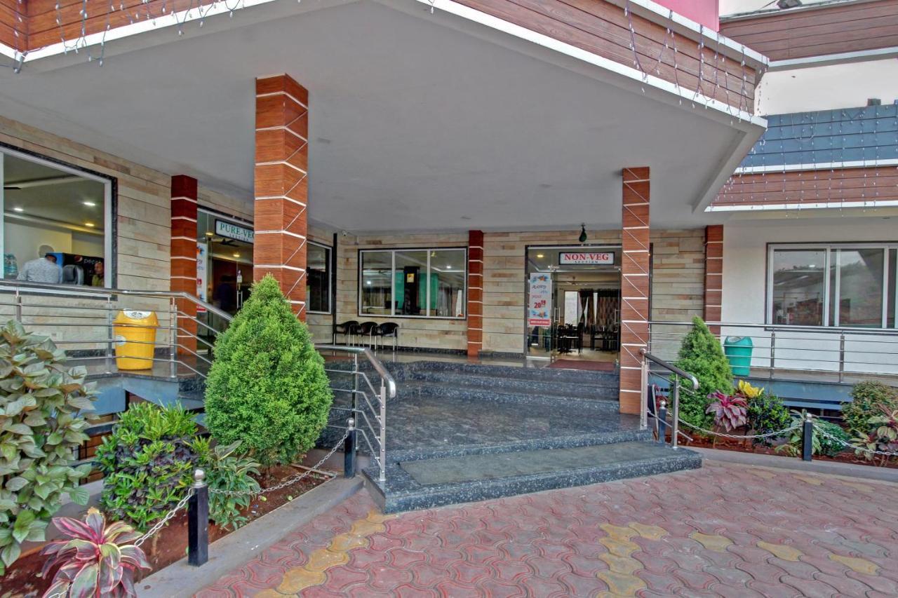 Oyo 48704 Rashi Farms Hotel Hubli Exterior photo